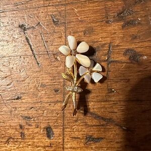 Gold and Cream Floral Brooch